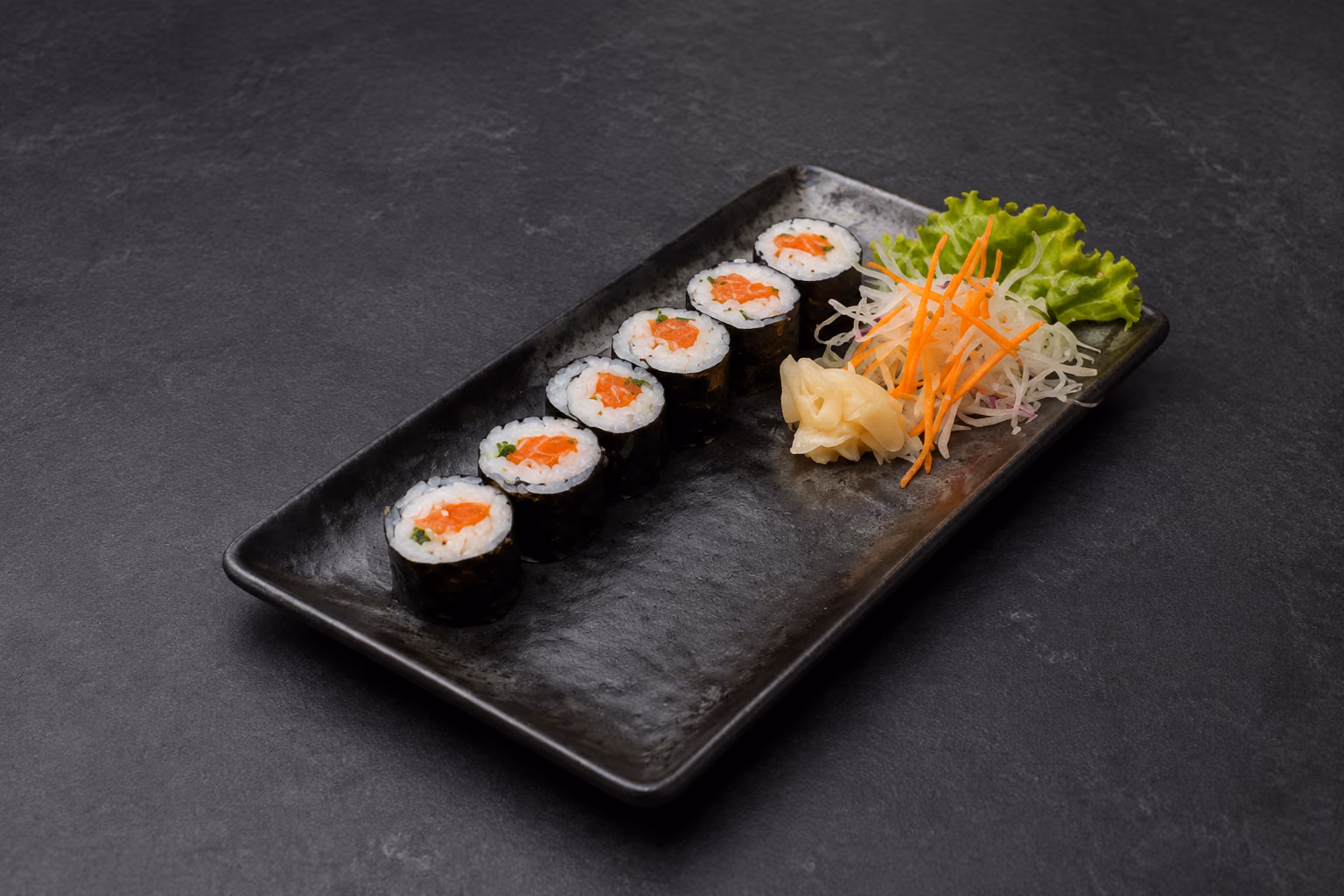 Hosso Maki Salmon